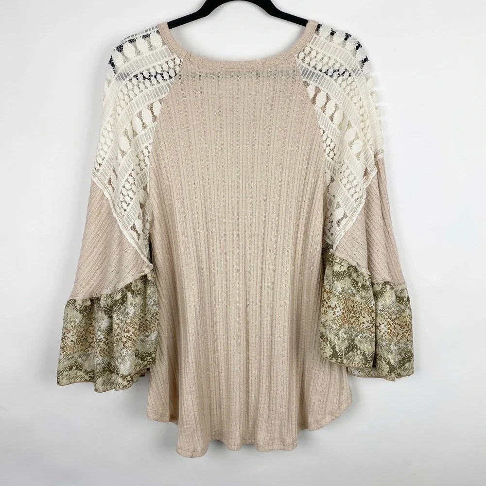 Hummingbird Lace Snakeskin Ruffle Bell Sleeve Top Womens‎ Medium Tan Ribbed Knit